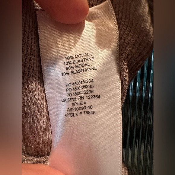 🌺 SOLD 🌺 Wilfred - Sunday Best Freshman ribbed turtleneck long sleeve - M - Picture 5 of 5